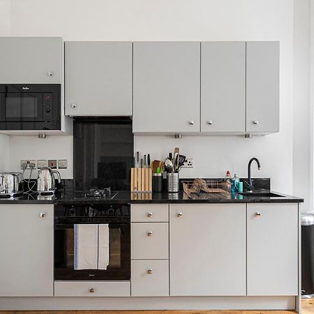 Chic Apartment Near Kensington Palace London Eksteriør billede