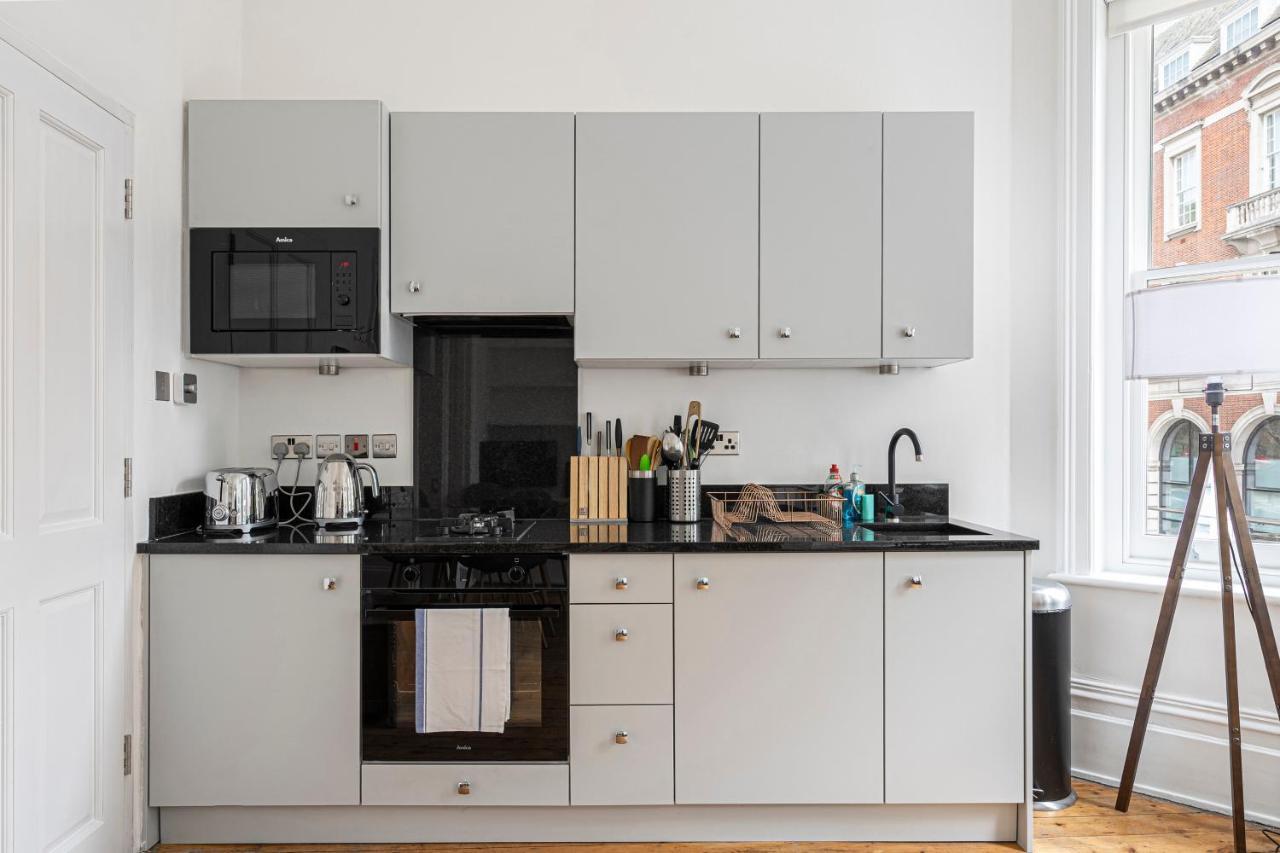 Chic Apartment Near Kensington Palace London Eksteriør billede